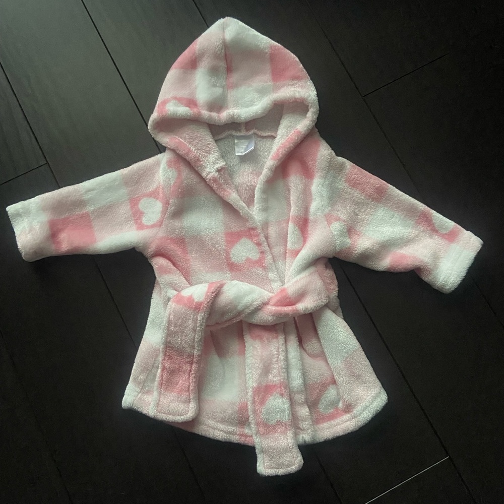 Zak & Zoey pink and white heart baby girl bathrobe size 0-9M